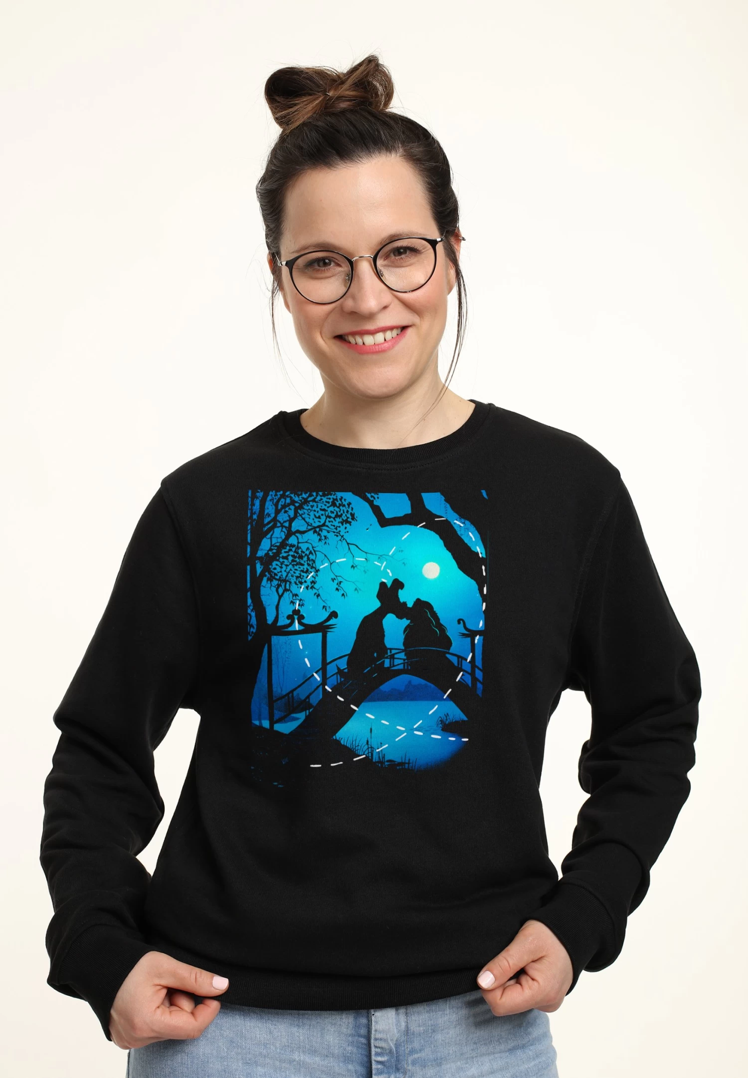 Disney Lady And The Tramp Silhouette Love - Sweater - Black 3 Disney Lady And The Tramp Silhouette Love - Sweater - Black